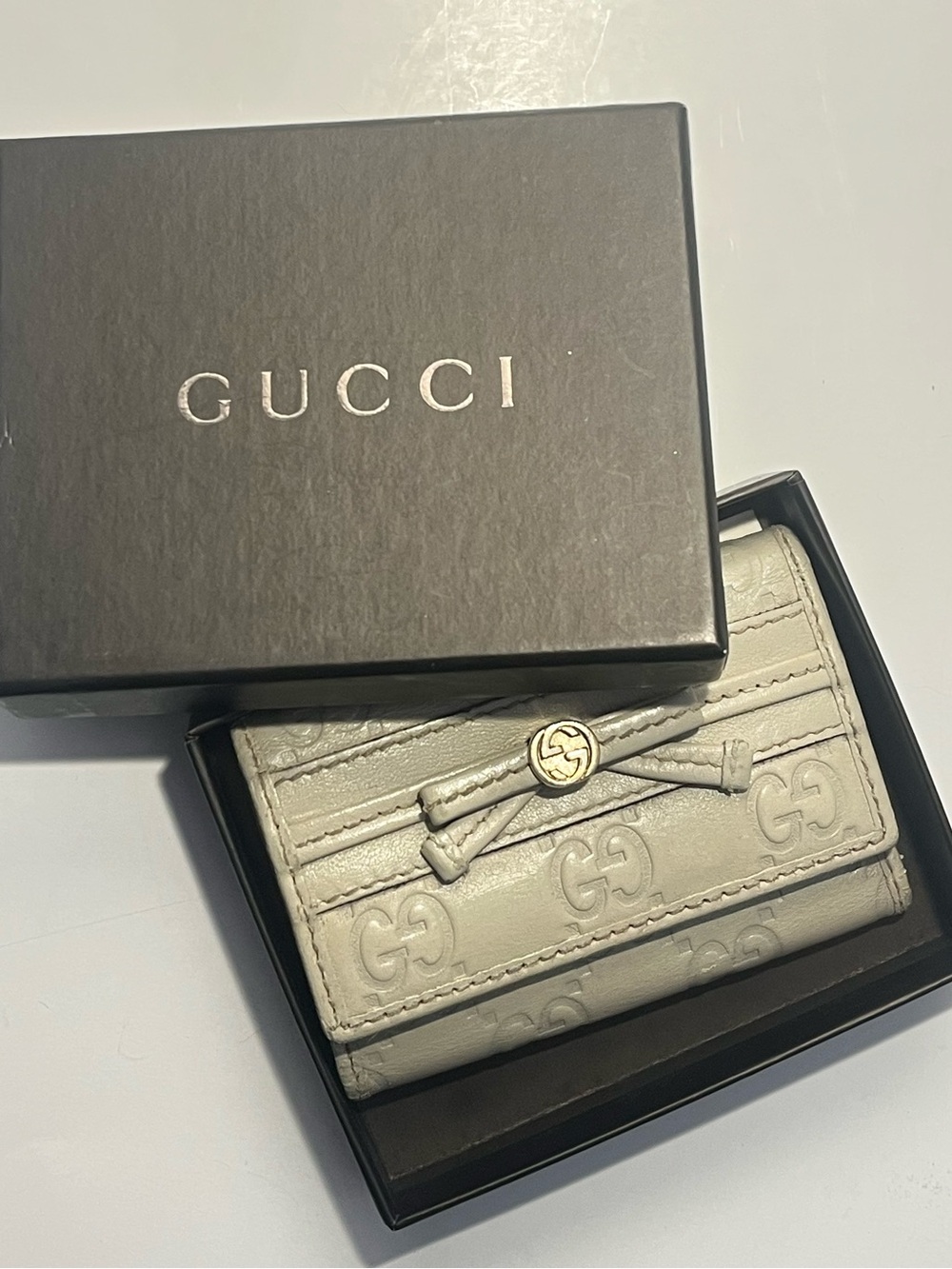 Gucci Princy Guccissima Bow 6 Hook Key Case Gold Metal Ivory Leather 257007
